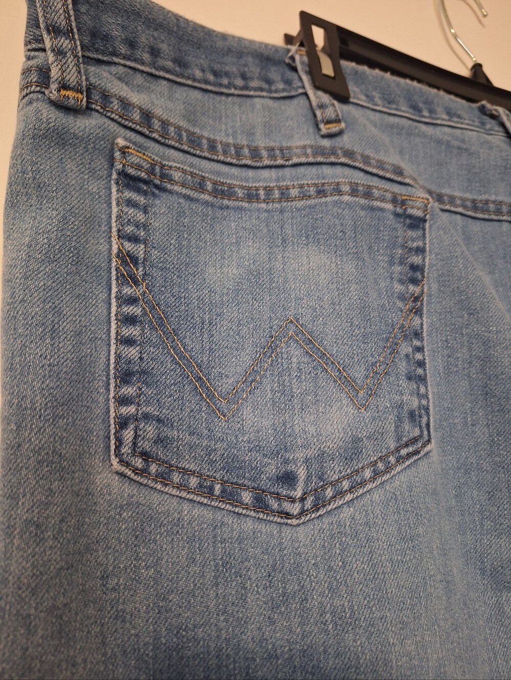Wrangler Men's Medium Wash Denim Jeans 5 pocket Size 48x28 - Picture 7 of 9